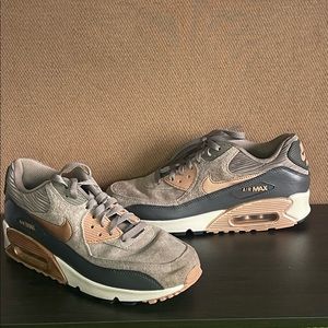 NIKE AIR MAX 90 Leather Bronze Rose Gold 768887-201 Women’s Size 10   Very Rare